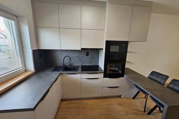 Prenájom bytu 2-izbový 55 m², K Lučinám, České Budějovice Prenájom bytu 2-izbový 55 m², K Lučinám, České Budějovice