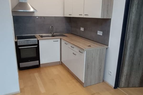 Prenájom bytu 2-izbový 42 m², Nerudova, Hradec Králové Prenájom bytu 2-izbový 42 m², Nerudova, Hradec Králové