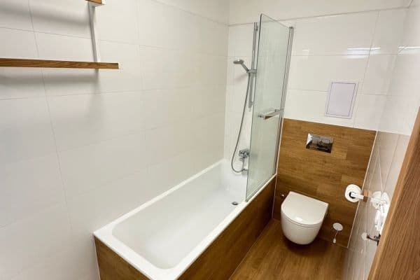 Prenájom bytu 2-izbový 70 m², Před Ústavem, Praha Prenájom bytu 2-izbový 70 m², Před Ústavem, Praha