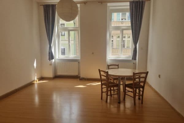 Prenájom bytu 3-izbový 90 m², Karla IV., České Budějovice Prenájom bytu 3-izbový 90 m², Karla IV., České Budějovice