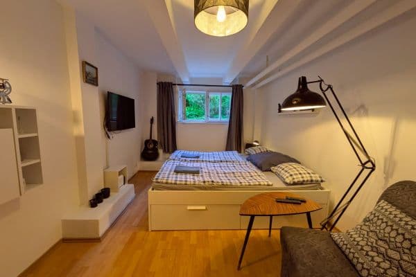 Prenájom bytu 1-izbový 30 m², Chocholouškova, Praha Prenájom bytu 1-izbový 30 m², Chocholouškova, Praha