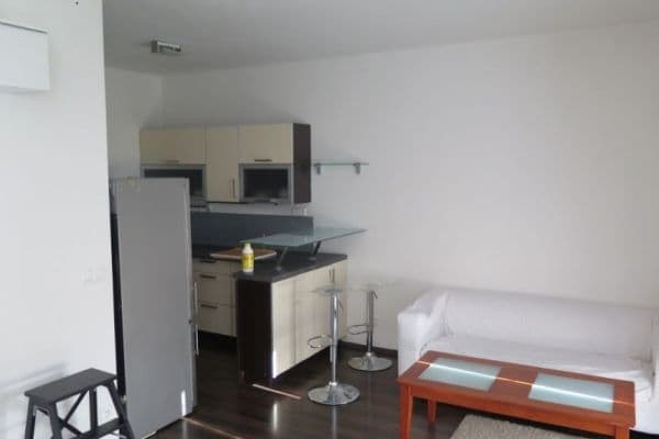 Prenájom bytu 1-izbový 36 m², Lomená, Zbuzany Prenájom bytu 1-izbový 36 m², Lomená, Zbuzany