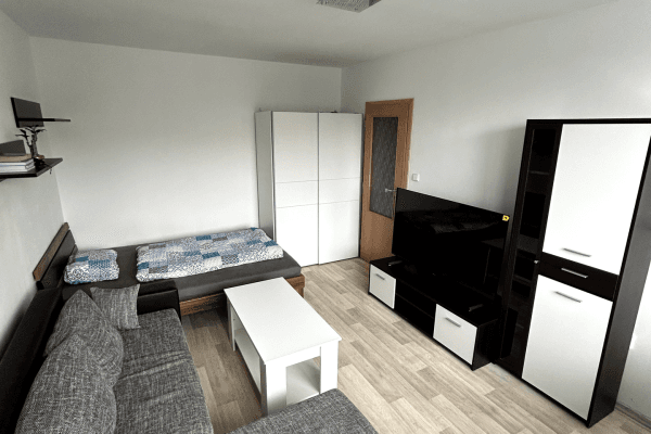Prenájom bytu 1-izbový 35 m², Valčíkova, Pardubice, Pardubický kraj Prenájom bytu 1-izbový 35 m², Valčíkova, Pardubice, Pardubický kraj