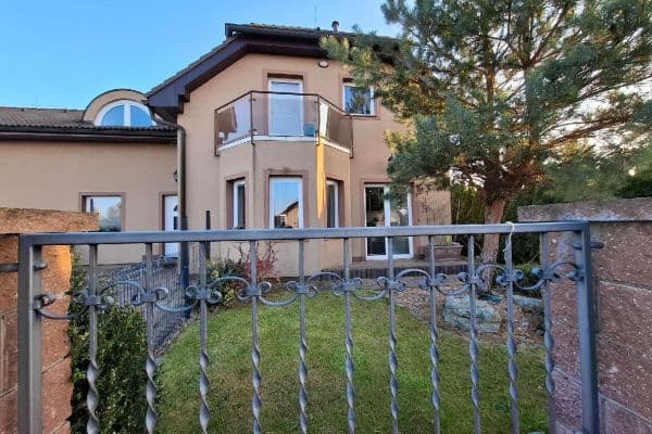 Predaj domu 290 m², pozemek 979 m², Modletice Predaj domu 290 m², pozemek 979 m², Modletice