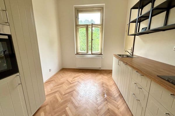 Prenájom bytu 3-izbový 93 m², Husitská, Praha Prenájom bytu 3-izbový 93 m², Husitská, Praha