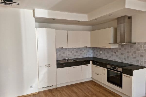 Prenájom bytu 3-izbový 76 m², Nad Přehradou, Praha Prenájom bytu 3-izbový 76 m², Nad Přehradou, Praha