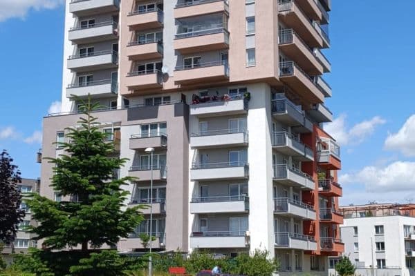 Prenájom bytu 1-izbový 37 m², Hlučkova, Praha Prenájom bytu 1-izbový 37 m², Hlučkova, Praha