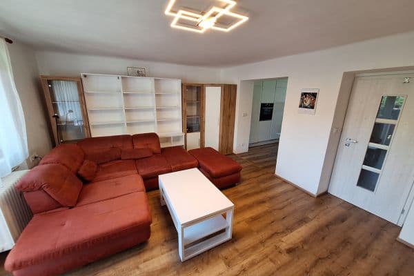 Prenájom bytu 2-izbový 70 m², U Trojice, České Budějovice Prenájom bytu 2-izbový 70 m², U Trojice, České Budějovice