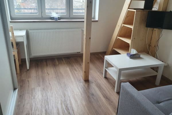 Prenájom bytu 1-izbový 21 m², náměstí Dr. Václava Holého, Praha Prenájom bytu 1-izbový 21 m², náměstí Dr. Václava Holého, Praha