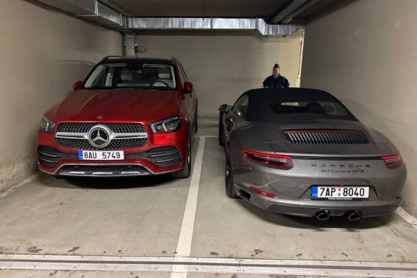 Prenájom garáže 34 m², Korunní, Prague Prenájom garáže 34 m², Korunní, Prague