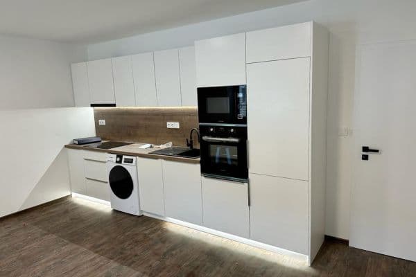 Prenájom bytu 2-izbový 55 m², Drahy, Uherské Hradiště Prenájom bytu 2-izbový 55 m², Drahy, Uherské Hradiště