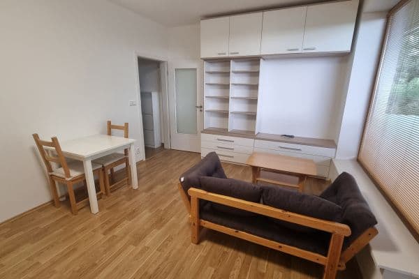 Prenájom bytu 1-izbový 35 m², Habrová, Měšice Prenájom bytu 1-izbový 35 m², Habrová, Měšice
