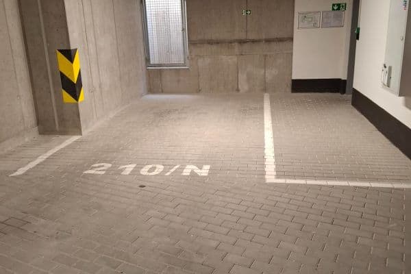 Prenájom garáže 12 m², Zásadská, Praha Prenájom garáže 12 m², Zásadská, Praha