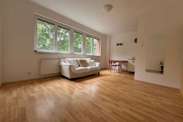 Prenájom bytu 2-izbový 42 m², Humpolecká, Praha, Praha Prenájom bytu 2-izbový 42 m², Humpolecká, Praha, Praha