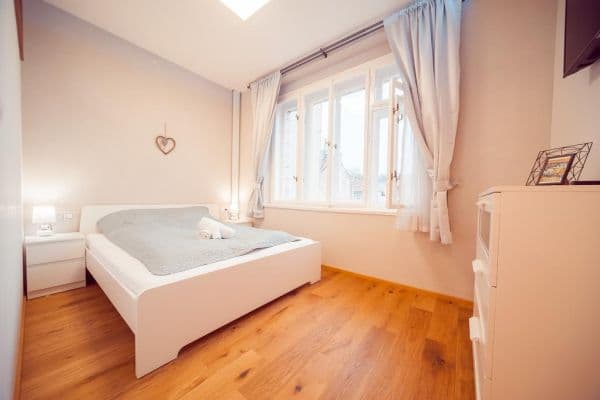 Prenájom bytu 3-izbový 46 m², Sokolovská, Praha Prenájom bytu 3-izbový 46 m², Sokolovská, Praha