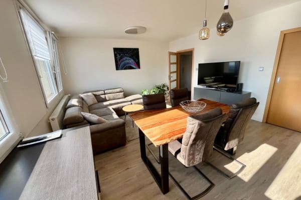 Prenájom bytu 4-izbový 81 m², Písečná, Praha Prenájom bytu 4-izbový 81 m², Písečná, Praha