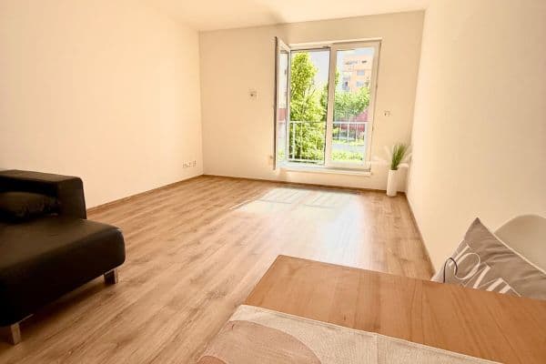 Predaj bytu 1-izbový 35 m², Rudolfa Holeky, Praha Predaj bytu 1-izbový 35 m², Rudolfa Holeky, Praha