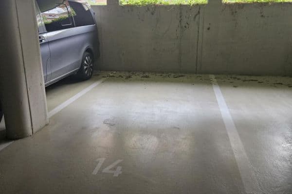 Prenájom garáže 14 m², Vrátnická, Praha Prenájom garáže 14 m², Vrátnická, Praha