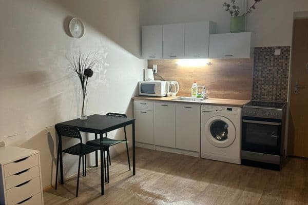 Prenájom bytu 1-izbový 36 m², Vrchlického, Praha Prenájom bytu 1-izbový 36 m², Vrchlického, Praha