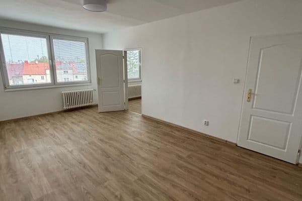 Prenájom bytu 3-izbový 82 m², Družstevní, České Budějovice Prenájom bytu 3-izbový 82 m², Družstevní, České Budějovice