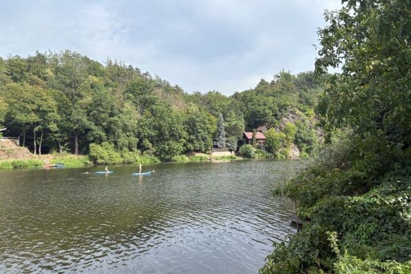 Predaj rekreačného objektu 16 m², pozemek 30 m², Jedličkovy Lázně, Černošice Predaj rekreačného objektu 16 m², pozemek 30 m², Jedličkovy Lázně, Černošice