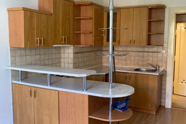 Prenájom bytu 2-izbový 54 m², 28. pluku, Praha Prenájom bytu 2-izbový 54 m², 28. pluku, Praha