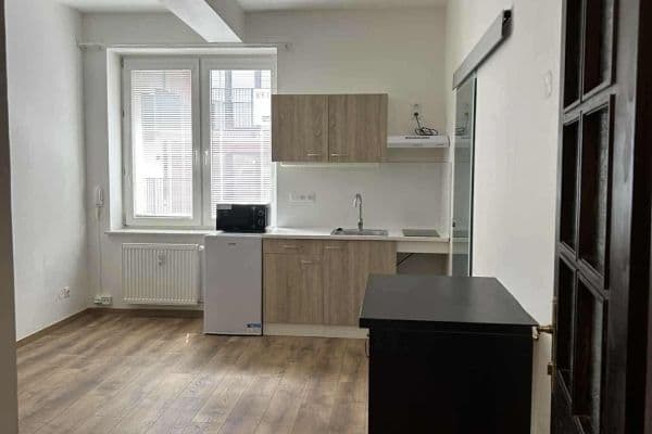 Prenájom bytu 1-izbový 27 m², Suchdolské náměstí, Praha Prenájom bytu 1-izbový 27 m², Suchdolské náměstí, Praha