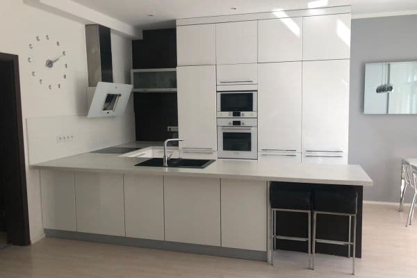 Prenájom bytu 3-izbový 106 m², třída Karla IV., Hradec Králové Prenájom bytu 3-izbový 106 m², třída Karla IV., Hradec Králové