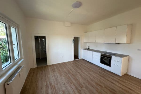 Prenájom bytu 3-izbový 83 m², Pod Labuťkou, Praha Prenájom bytu 3-izbový 83 m², Pod Labuťkou, Praha