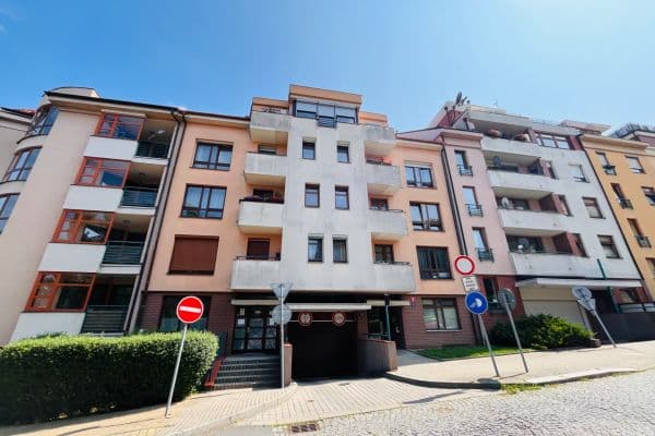 Prenájom garáže 15 m², Břevnovská, Praha Prenájom garáže 15 m², Břevnovská, Praha