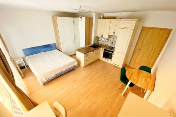 Prenájom bytu 1-izbový 31 m², Ječná, Hostivice Prenájom bytu 1-izbový 31 m², Ječná, Hostivice