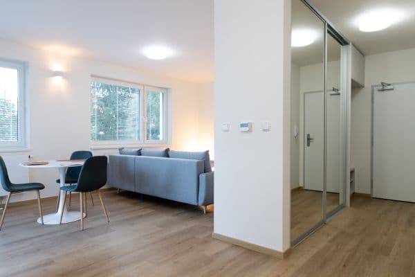 Prenájom bytu 2-izbový 65 m², Nad Stráněmi, Zlín Prenájom bytu 2-izbový 65 m², Nad Stráněmi, Zlín