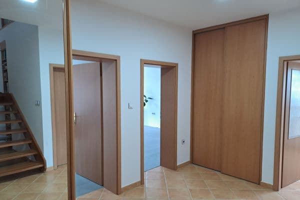 Prenájom bytu 4-izbový 107 m², Nová, České Budějovice Prenájom bytu 4-izbový 107 m², Nová, České Budějovice