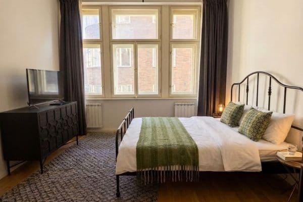Prenájom bytu 1-izbový 35 m², Štěpánská, Praha Prenájom bytu 1-izbový 35 m², Štěpánská, Praha