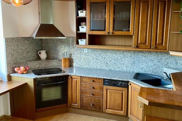 Prenájom bytu 3-izbový 89 m², K Červenému vrchu, Praha Prenájom bytu 3-izbový 89 m², K Červenému vrchu, Praha