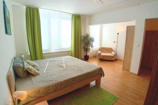 Prenájom bytu 3-izbový 89 m², Nevädzová, Bratislava Prenájom bytu 3-izbový 89 m², Nevädzová, Bratislava