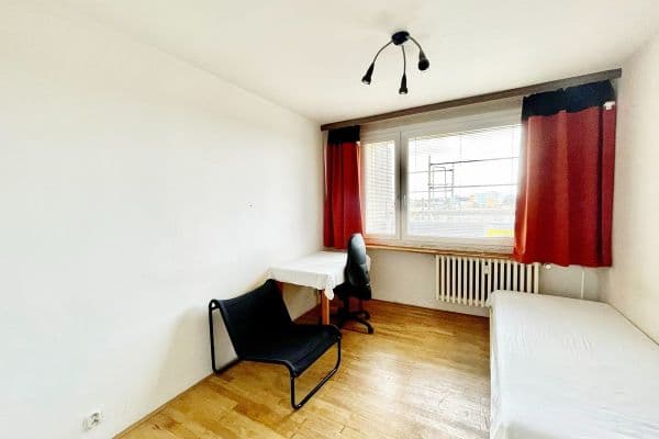 Prenájom bytu 3-izbový 74 m², Svojetická, Praha Prenájom bytu 3-izbový 74 m², Svojetická, Praha