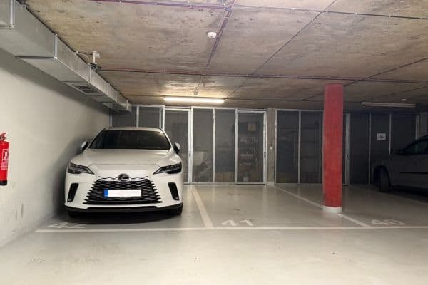 Prenájom garáže 14 m², Nobelova, Praha Prenájom garáže 14 m², Nobelova, Praha