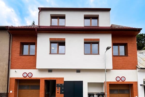 Prenájom bytu 2-izbový 42 m², Na Pěšinách, Praha Prenájom bytu 2-izbový 42 m², Na Pěšinách, Praha