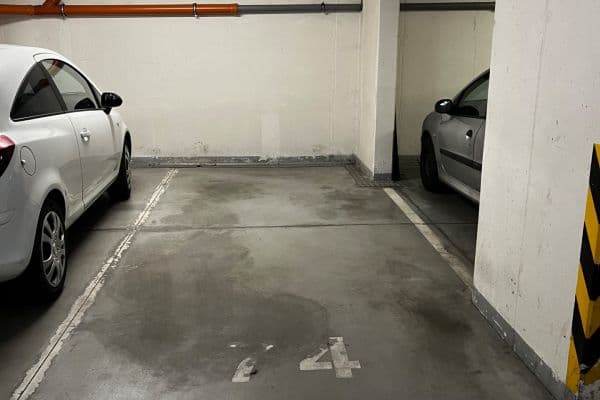 Prenájom garáže 15 m², Raichlova, Praha Prenájom garáže 15 m², Raichlova, Praha