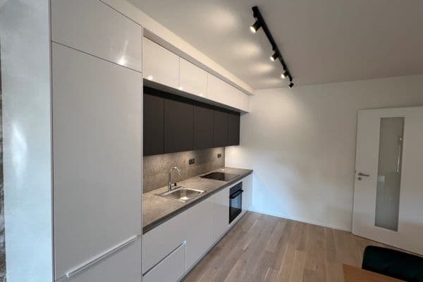 Prenájom bytu 2-izbový 60 m², Radimova, Hlavní město Praha Prenájom bytu 2-izbový 60 m², Radimova, Hlavní město Praha