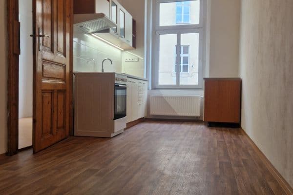 Prenájom bytu 2-izbový 58 m², Plzeňská, Praha Prenájom bytu 2-izbový 58 m², Plzeňská, Praha