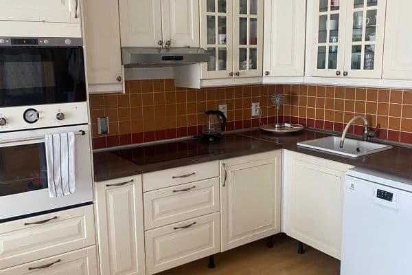 Prenájom bytu 2-izbový 79 m², K Pískovně, Strančice Prenájom bytu 2-izbový 79 m², K Pískovně, Strančice