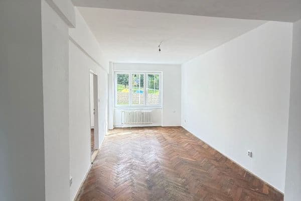 Predaj bytu 4-izbový 81 m², 5. května, Plesná Predaj bytu 4-izbový 81 m², 5. května, Plesná