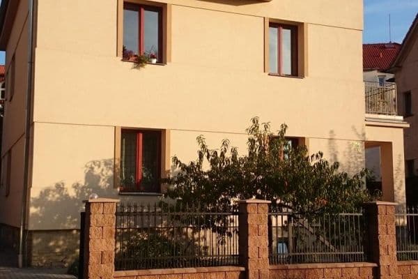 Prenájom bytu 4-izbový 119 m², U Boroviček, Praha Prenájom bytu 4-izbový 119 m², U Boroviček, Praha