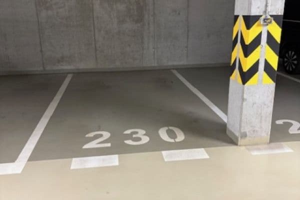 Prenájom garáže 15 m², Jeremiášova, Praha 13 Prenájom garáže 15 m², Jeremiášova, Praha 13