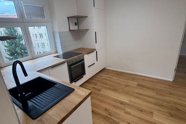 Prenájom bytu 3-izbový 62 m², Bednářská, Praha Prenájom bytu 3-izbový 62 m², Bednářská, Praha