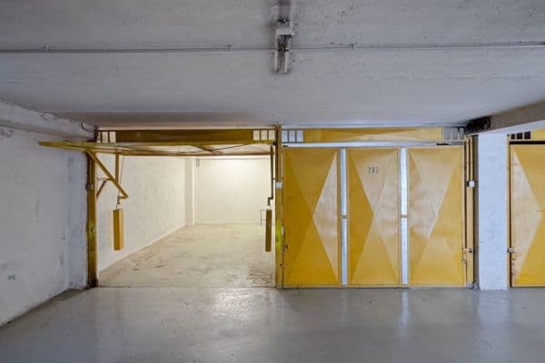 Prenájom garáže 18 m², Navigátorů, Praha Prenájom garáže 18 m², Navigátorů, Praha
