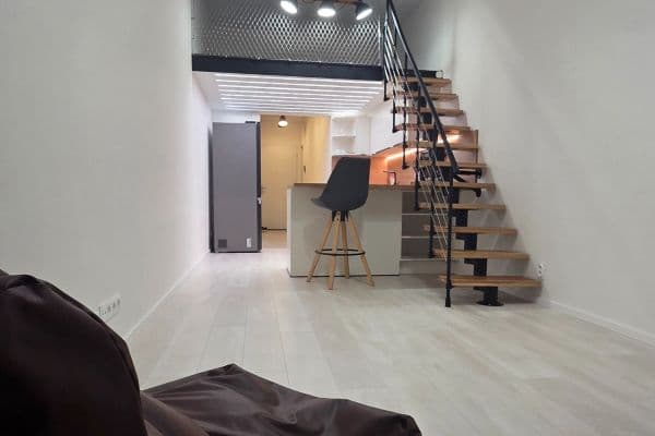 Prenájom bytu 1-izbový 41 m², Českobrodská, Praha Prenájom bytu 1-izbový 41 m², Českobrodská, Praha