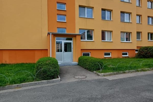 Prenájom bytu 4-izbový 80 m², Sídliště Ⅱ, Struhařov Prenájom bytu 4-izbový 80 m², Sídliště Ⅱ, Struhařov